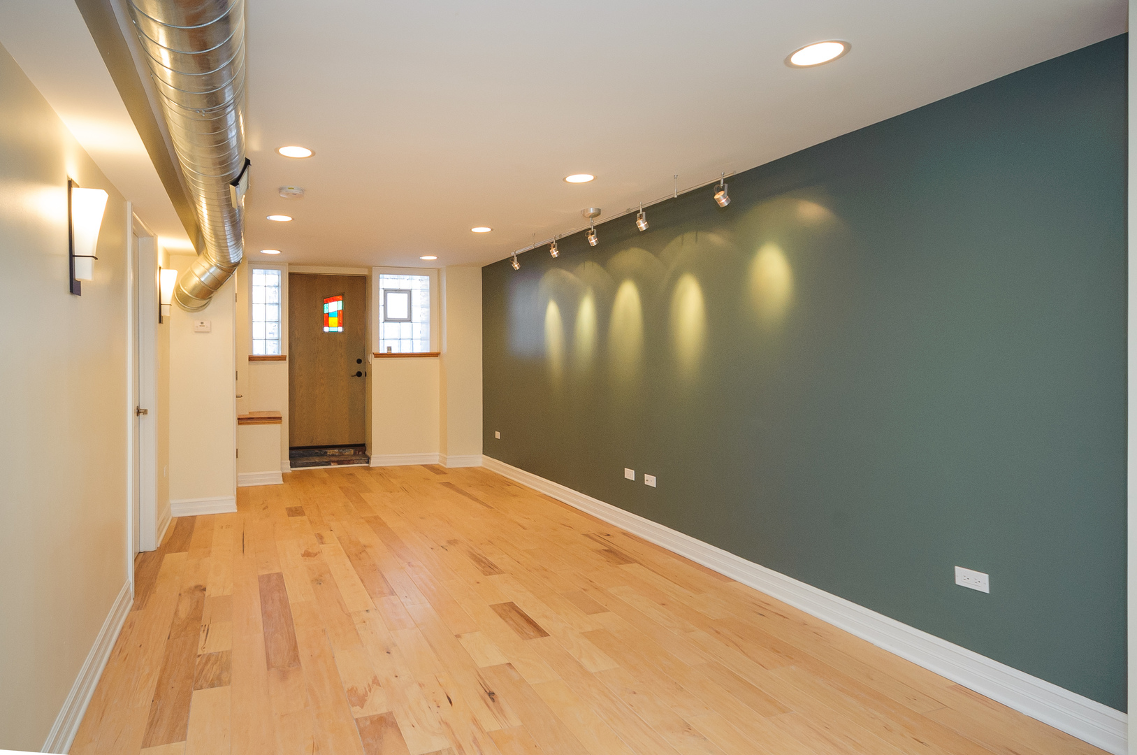 2155 West Potomac Avenue, Unit GDN Chicago, IL 60622 - Photo 5 of 16 a view of a hallway
