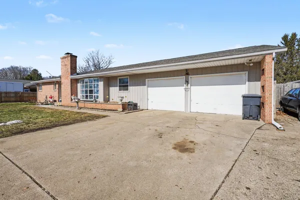 $299,900 | 203 East Vienna Street, Schoolcraft, MI 49087