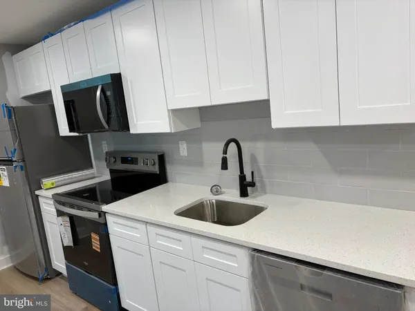 $1,950 | 7406 Bristol Pike, Unit 2, Levittown, PA 19057