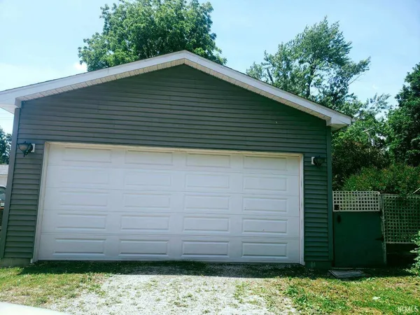 $250,000 | 612 South Monticello Street, Winamac, IN 46996