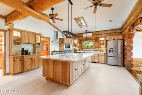 $1,600,000 | 546 Bluff View Road, New Tazewell, TN 37825