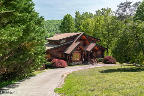 $1,600,000 | 546 Bluff View Road, New Tazewell, TN 37825