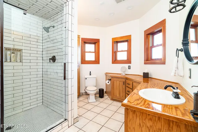 $1,600,000 | 546 Bluff View Road, New Tazewell, TN 37825