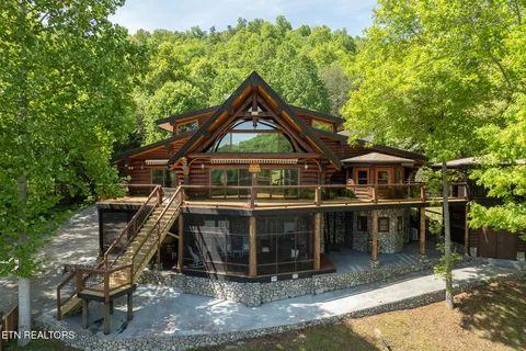 $1,600,000 | 546 Bluff View Road, New Tazewell, TN 37825