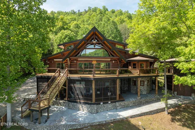 $1,600,000 | 546 Bluff View Road, New Tazewell, TN 37825