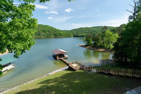 $1,600,000 | 546 Bluff View Road, New Tazewell, TN 37825
