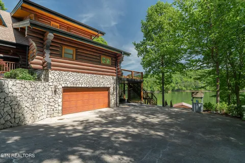 $1,600,000 | 546 Bluff View Road, New Tazewell, TN 37825
