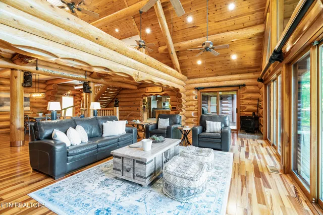 $1,600,000 | 546 Bluff View Road, New Tazewell, TN 37825