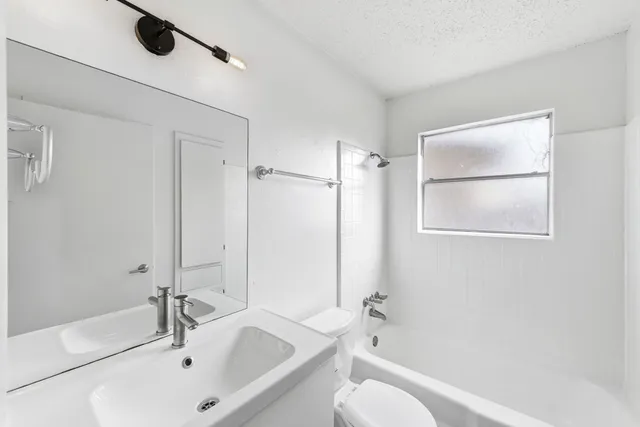 $2,100 | 3408 Dolphin Drive, Unit A, Austin, TX 78704