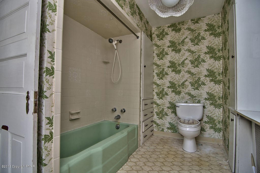 3271 River Road Mount Bethel, PA 18343 - Photo 50 of 57 Right Side 19