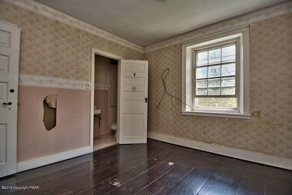 3271 River Road Mount Bethel, PA 18343 - Photo 53 of 57 Right Side 22