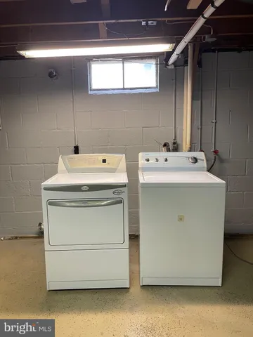 a view of walk in closet