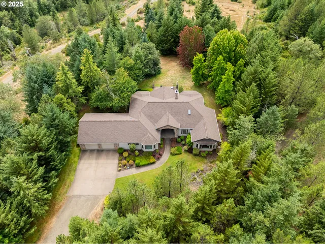 an aerial view of a house with yard swimming pool and outdoor seating