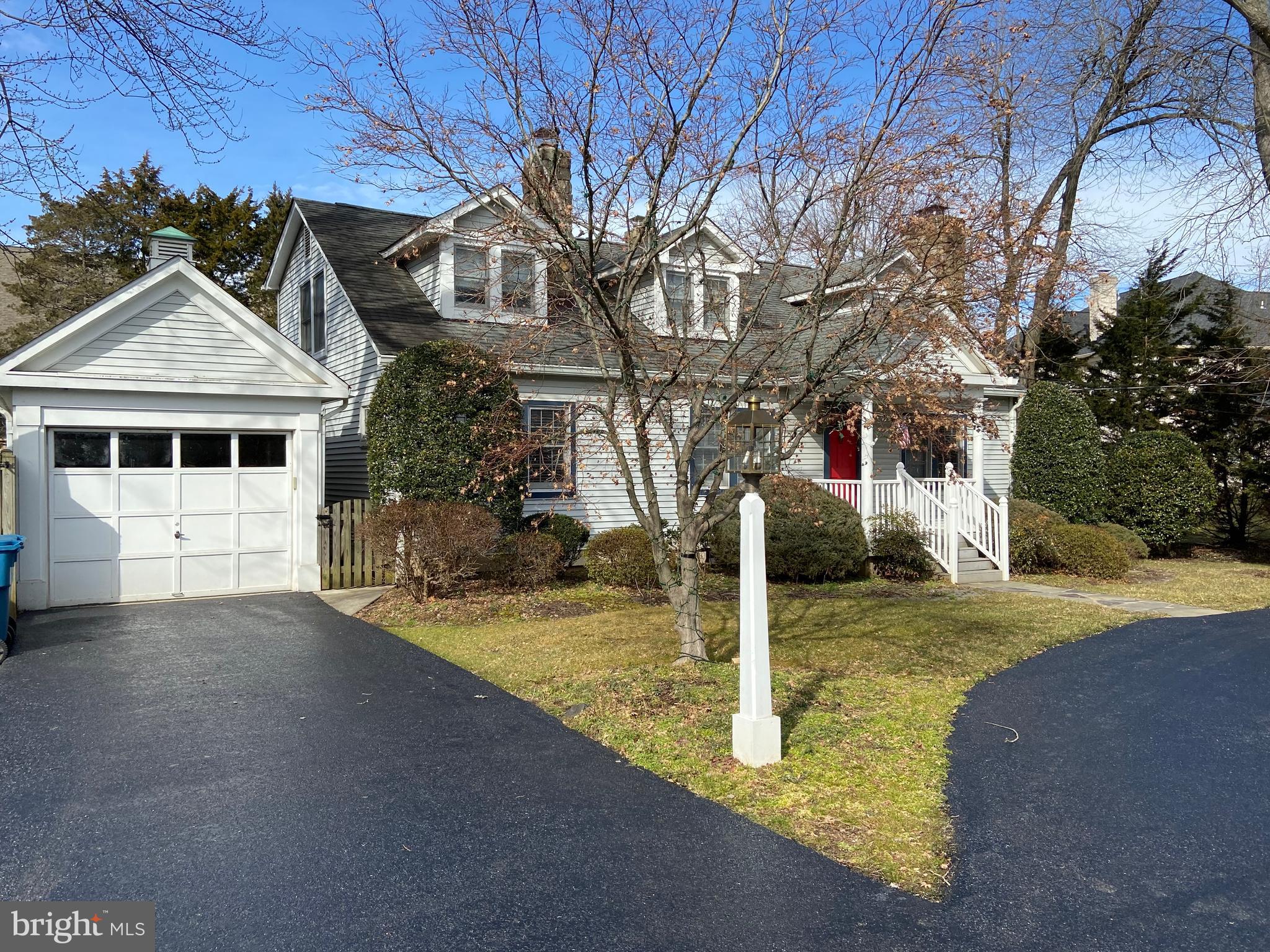 1256 Spring Hill Road McLean, VA 22102 - Photo 2 of 4 Side view