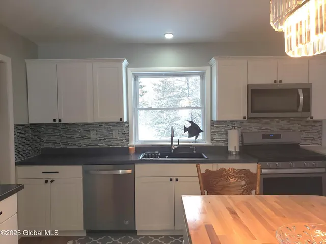 $3,495 | 4 Walter Drive, Saratoga Springs, NY 12866