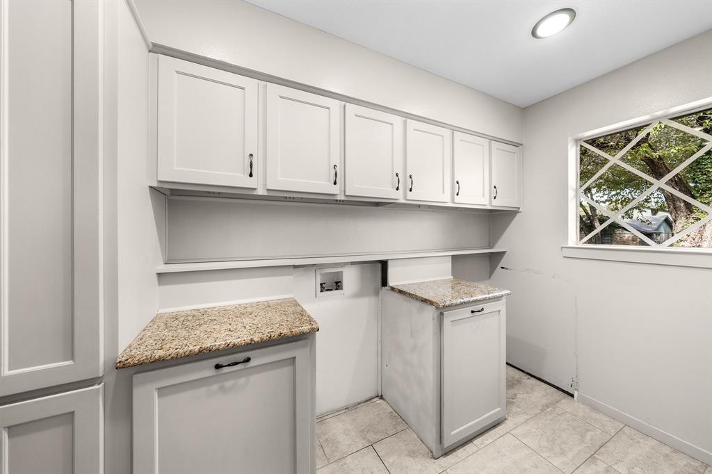 207 Summit Ridge Drive Rockwall, TX 75087 - Photo 11 of 28 a kitchen with stainless steel appliances granite countertop a stove and a refrigerator