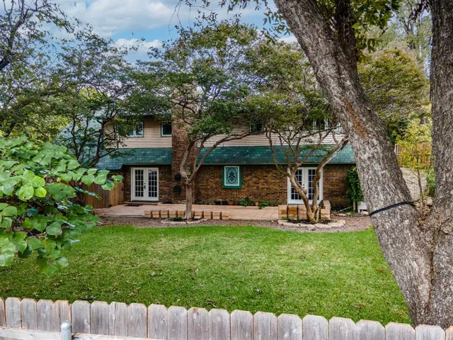 a view of a yard with a table and chairs