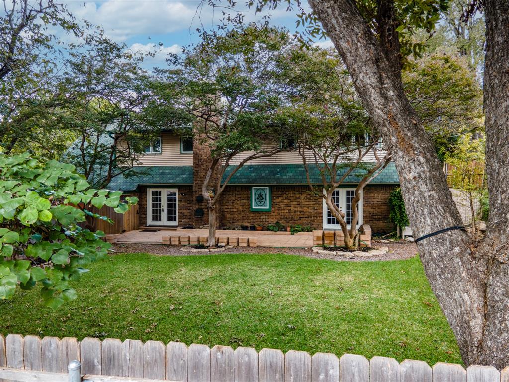 207 Summit Ridge Drive Rockwall, TX 75087 - Photo 3 of 28 a front view of a house with a yard