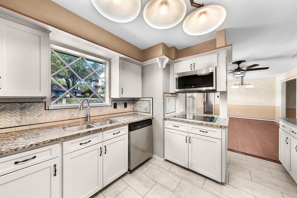 207 Summit Ridge Drive Rockwall, TX 75087 - Photo 8 of 28 a kitchen with a sink stove and microwave