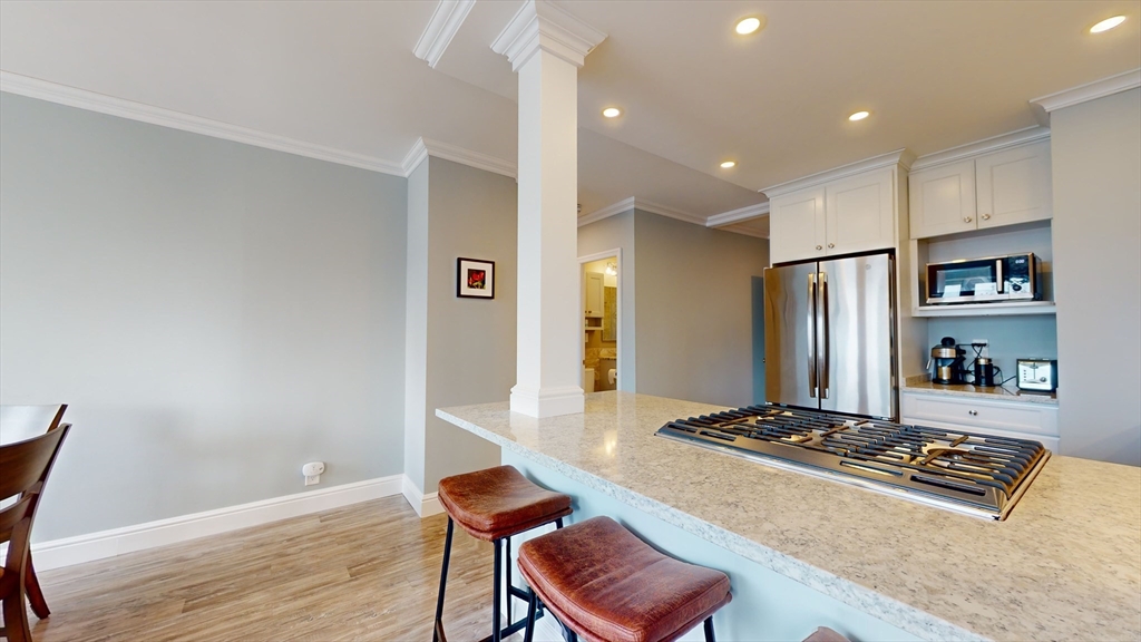 65 East India Row, Unit 24H Boston, MA 02110 - Photo 13 of 27 a room with furniture and a table