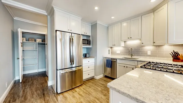 $879,000 | 65 East India Row, Unit 24H, Boston, MA 02110