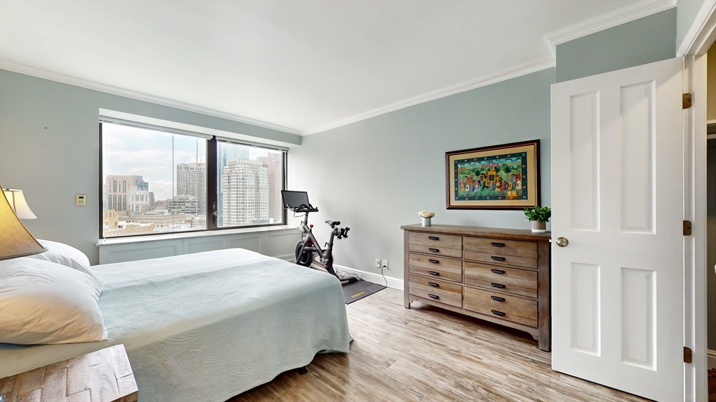 65 East India Row, Unit 24H Boston, MA 02110 - Photo 19 of 27 a bedroom with a bed and a window