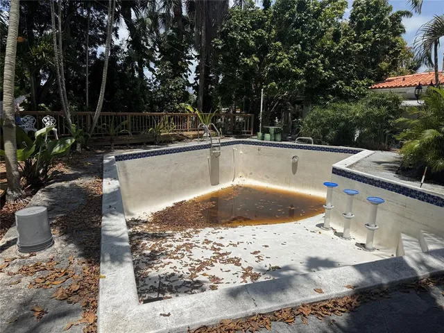 a view of a bathtub in a backyard