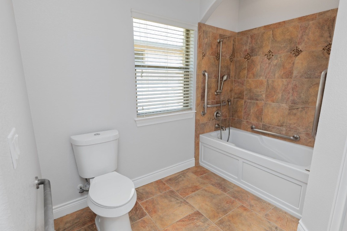 1001 Fort Davis Street Georgetown, TX 78633 - Photo 24 of 40 a bathroom with a toilet and a bathtub