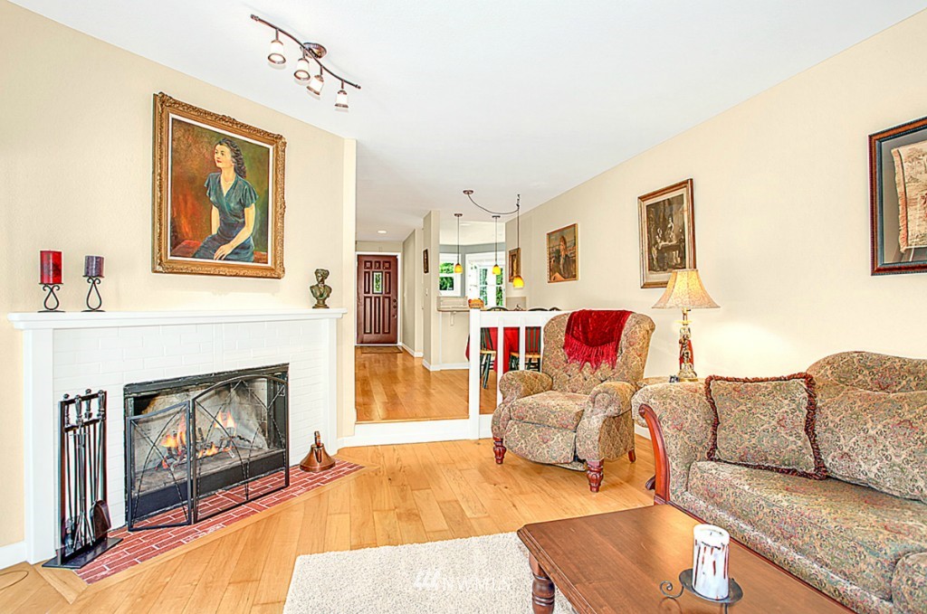 2160 Southeast 8th Drive Renton, WA 98057 - Photo 3 of 14