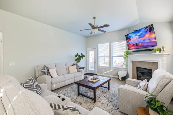 $325,000 | 2019 Knoll Oak Lane, Richmond, TX 77469