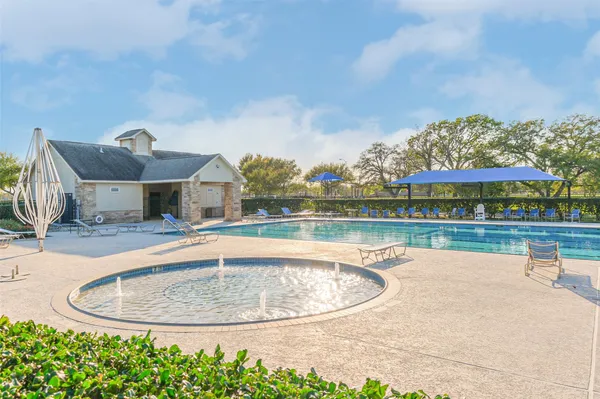 $325,000 | 2019 Knoll Oak Lane, Richmond, TX 77469