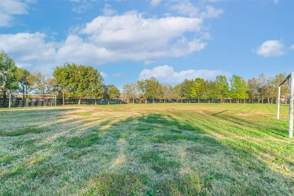 $325,000 | 2019 Knoll Oak Lane, Richmond, TX 77469