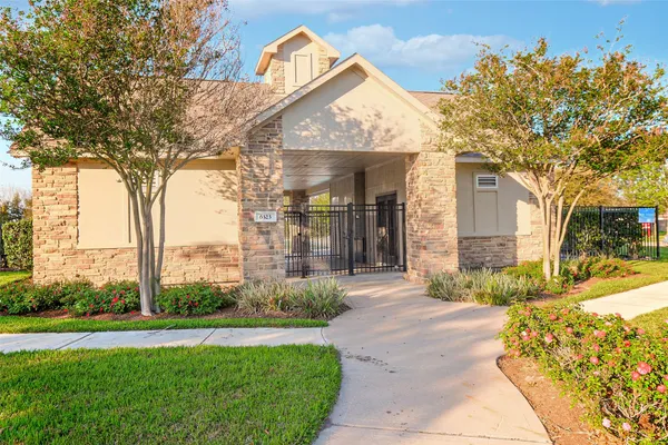 $325,000 | 2019 Knoll Oak Lane, Richmond, TX 77469