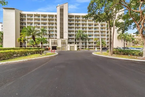 $260,000 | 2112 South Cypress Bend Drive, Unit 508, Pompano Beach, FL 33069