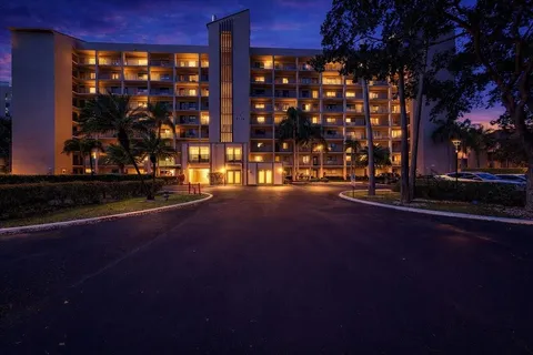 $260,000 | 2112 South Cypress Bend Drive, Unit 508, Pompano Beach, FL 33069