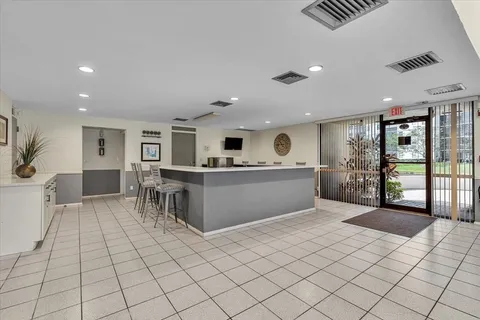 $260,000 | 2112 South Cypress Bend Drive, Unit 508, Pompano Beach, FL 33069