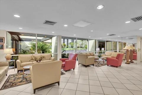 $260,000 | 2112 South Cypress Bend Drive, Unit 508, Pompano Beach, FL 33069