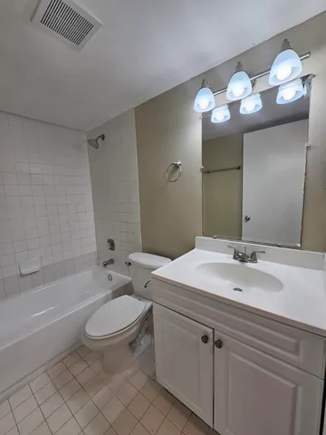 $1,650 | 2000 North Congress Avenue, Unit 207, West Palm Beach, FL 33401