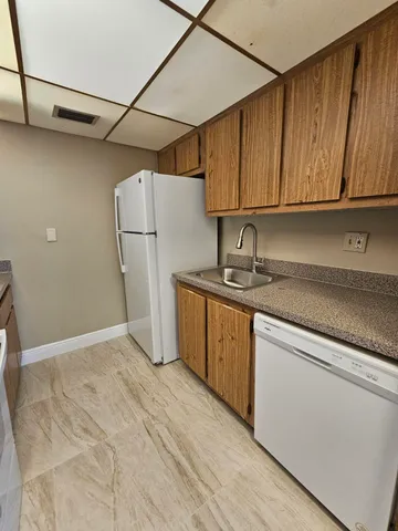 $1,650 | 2000 North Congress Avenue, Unit 207, West Palm Beach, FL 33401