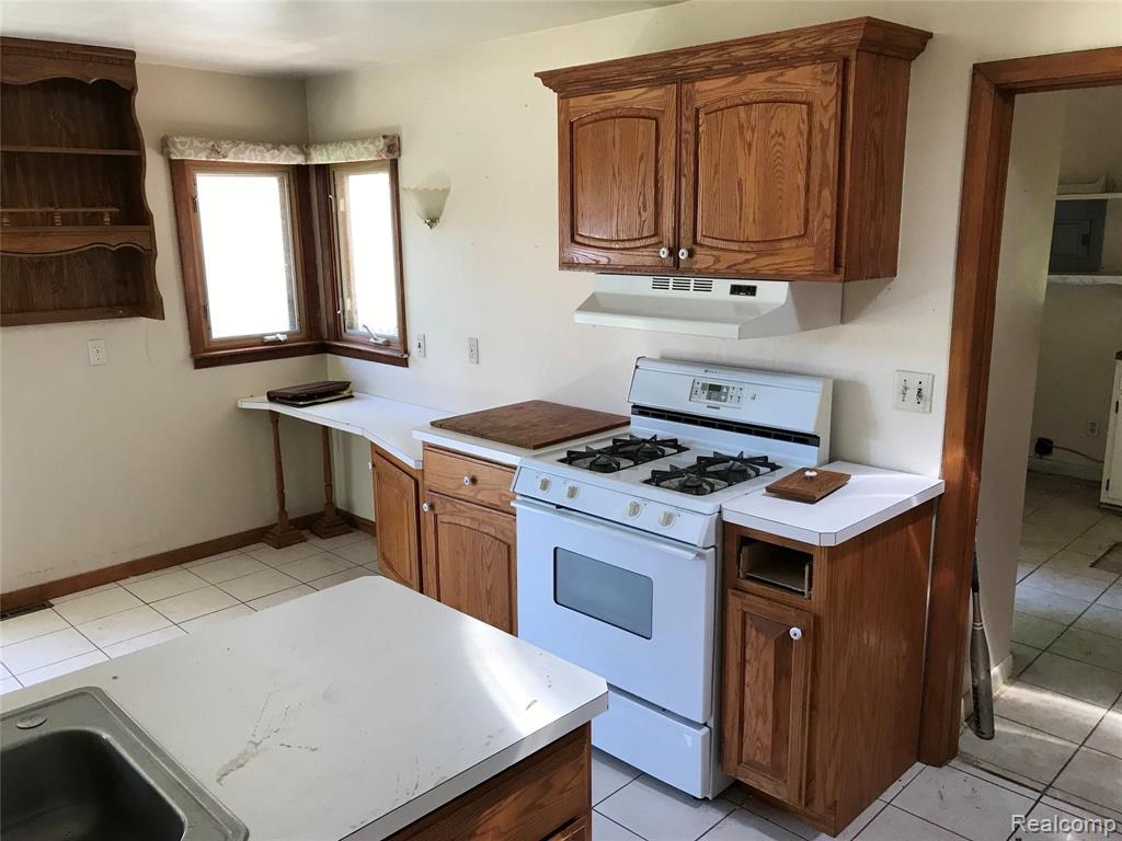 4045 Lakeshore Road Deckerville, MI 48427 - Photo 4 of 18