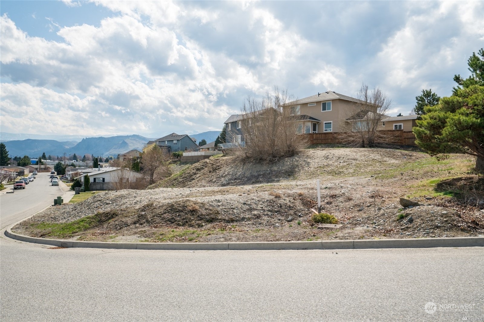 2126 Honeysett Road Wenatchee, WA 98801 - Photo 1 of 16 Gallery Image 1