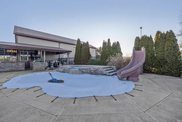 $899,900 | 12444 Brook Drive, Haubstadt, IN 47639