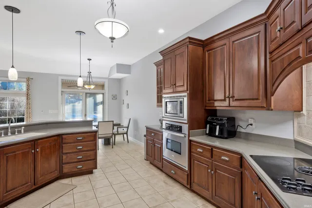 $899,900 | 12444 Brook Drive, Haubstadt, IN 47639