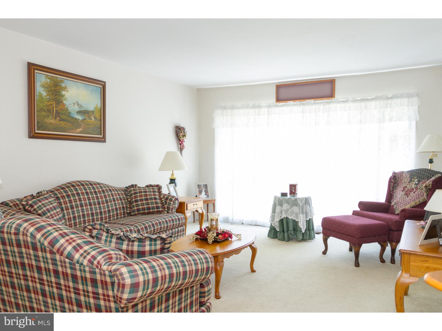 322 Surrey Road Cherry Hill, NJ 08002 - Photo 3 of 21 Living Room