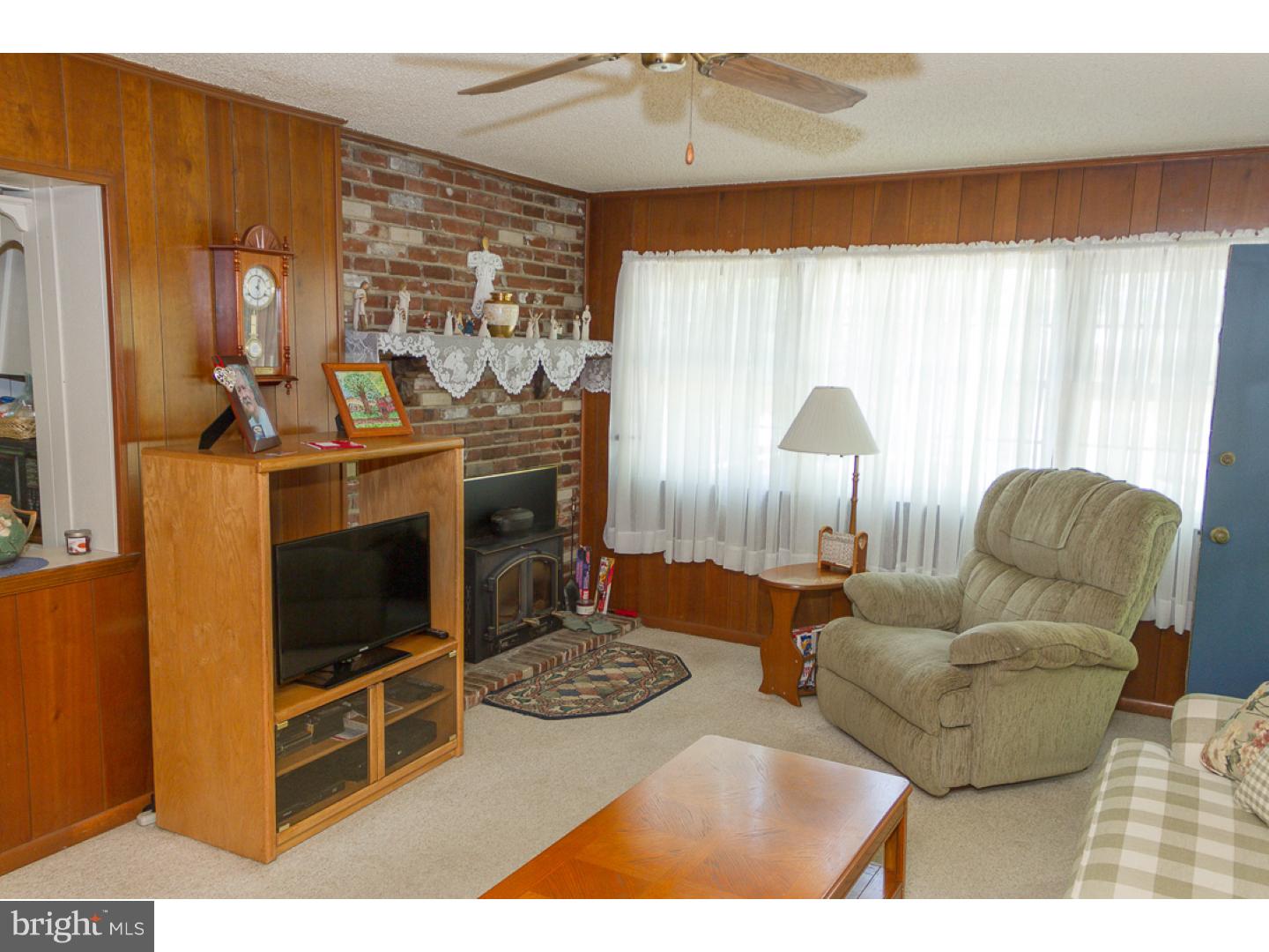 322 Surrey Road Cherry Hill, NJ 08002 - Photo 9 of 21 Family Room