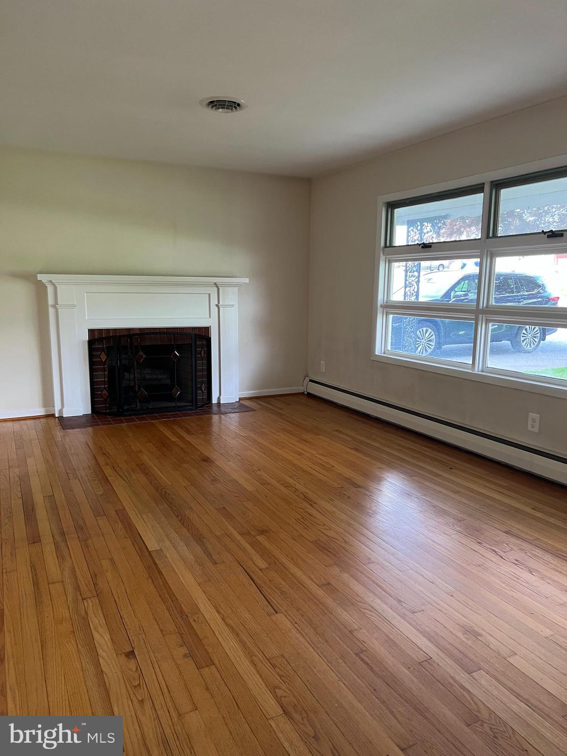 1012 Highfield Drive Hampstead, MD 21074 - Photo 8 of 36 Living room