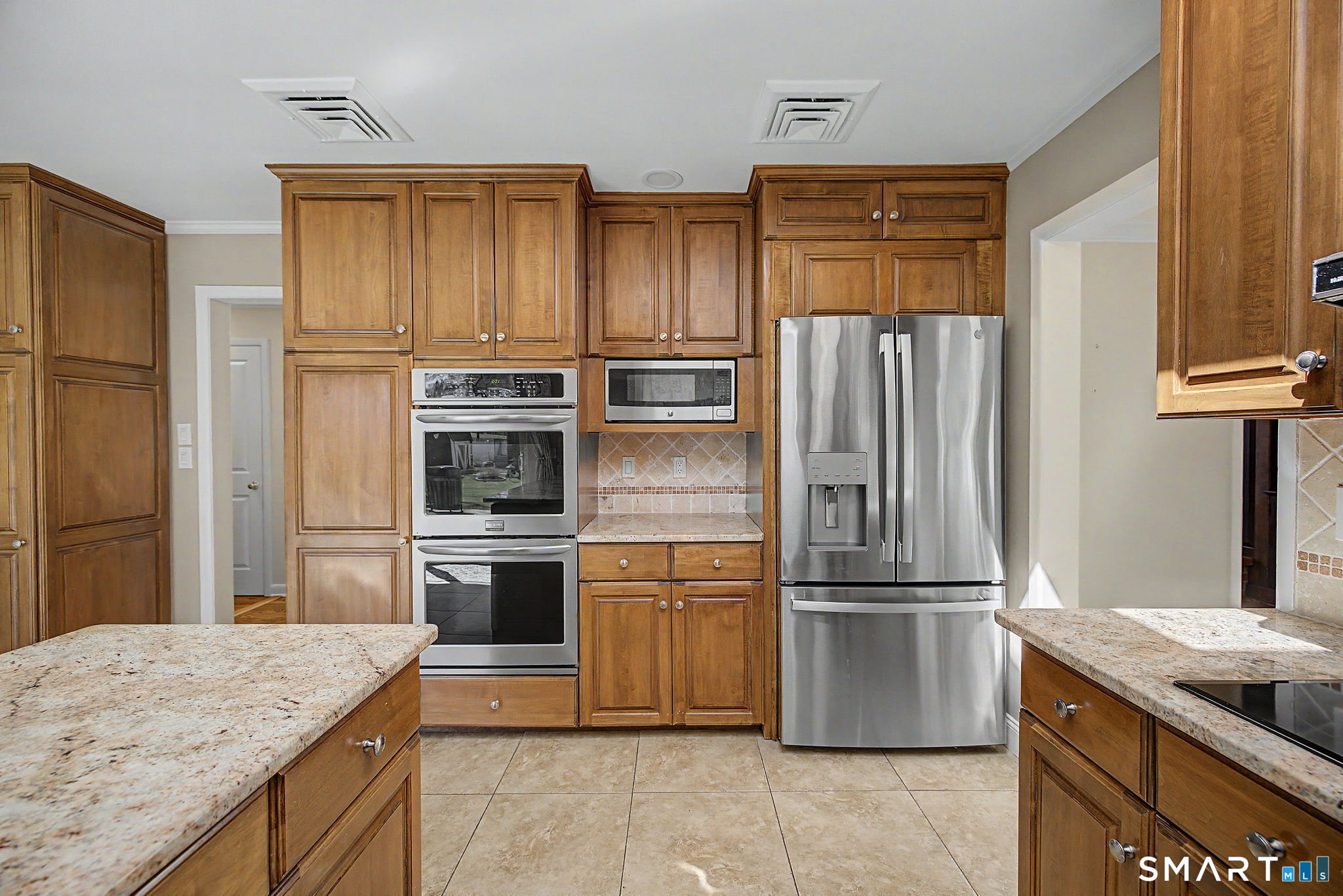 179 Berrian Road Stamford, CT 06905 - Photo 13 of 35