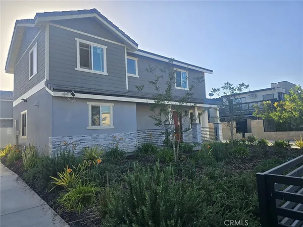 $3,950 | 22001 Claretta Avenue, Hawaiian Gardens, CA 90716