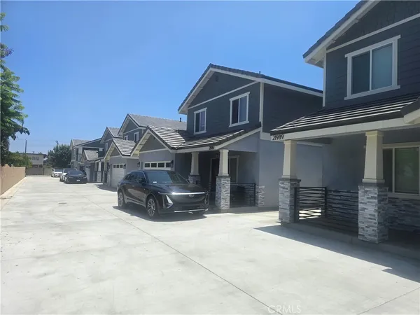 $3,950 | 22001 Claretta Avenue, Hawaiian Gardens, CA 90716