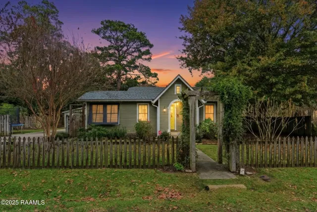 $350,000 | 220 Duclos Street, Lafayette, LA 70506